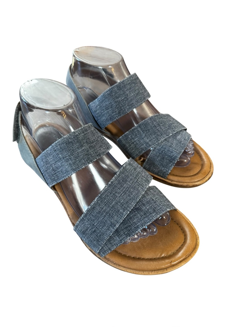 Women’s Comfortiva Size 8.5 WIDE Dacey Chambray/Denim Flat Sandals